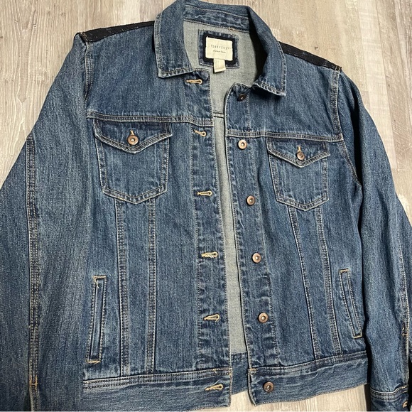 Forever 21 Women's Denim Four Pocket Blue Jean Jacket Size Large - Picture 3 of 9